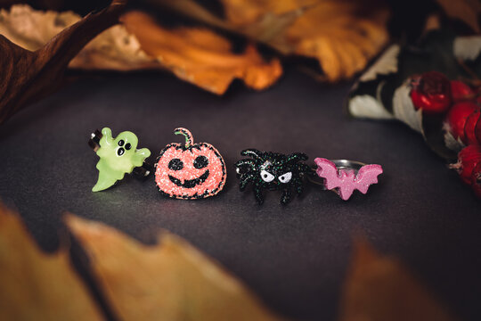 Children's rings Halloween decoration: ghost, pumpkin, spider, bat