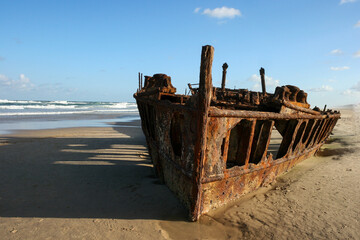 Naklejka premium Shipwreck on the western beach of Fraser Island, Queensland, Australia