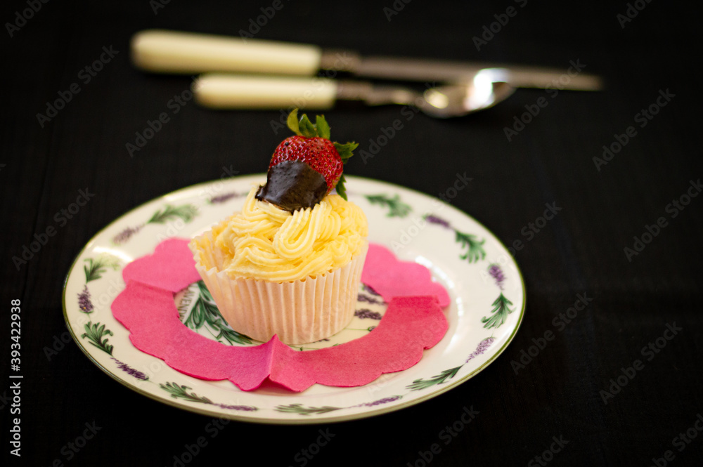 Wall mural cupcake with strawberry 2