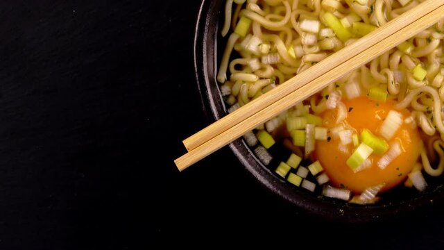 Noodle soup with egg and leek.