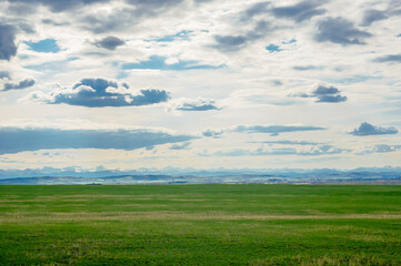 Fototapeta na wymiar Prairie landscape with mountains in distance.