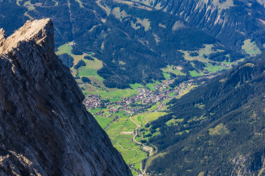 Austria, Tyrol, Ehrwald, Alpine town in Wetterstein Mountains during summer