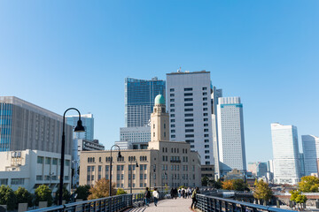 Fototapeta premium (神奈川県ｰ湾岸風景)青空と横浜税関側風景