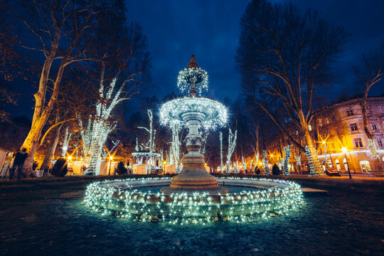 Illuminated decorations on fountain at Zrinjevac during Christmas