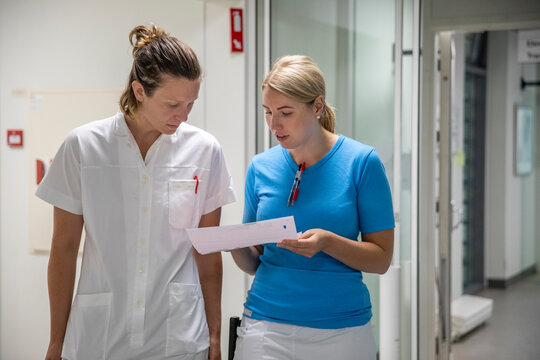 Nurses walking in hallway