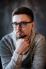 Obraz premium Closeup business man portrait with glasses on dark background