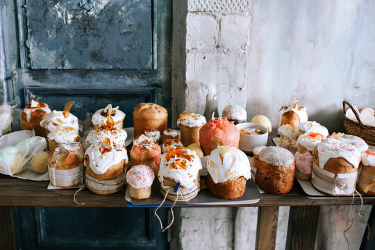 Easter cakes on a wooden table.