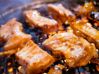 ロースターで焼くジューシーな高級焼肉黒毛和牛ホルモン　神戸牛但馬牛【テッチャン】