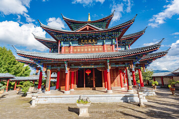 Mufu under the sun in Dayan Ancient Town, Lijiang, Yunnan, China