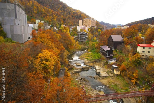 晩秋の定山渓温泉 紅葉 北海道の絶景 Wall Mural Kat334