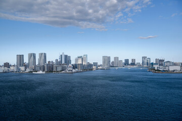 Fototapeta premium 東京湾から臨むベイエリア都市風景