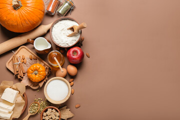 Fototapeta na wymiar Ingredients for preparing pumpkin pie on color background