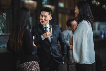 A celebration of business success and performance Business groups relax with wine, beer and bar parties.
