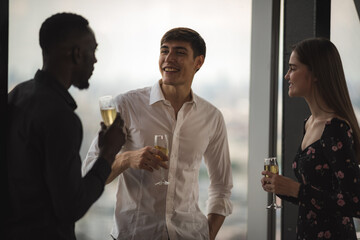 A celebration of business success and performance Business groups relax with wine, beer and bar parties.