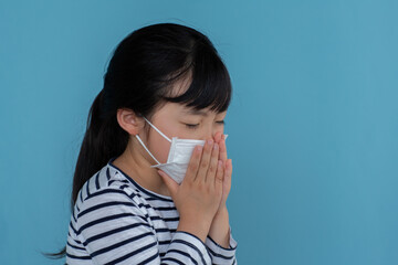 マスクをした女の子