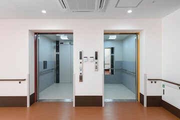 2台のエレベーター