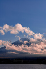 Fototapeta na wymiar 富士山周辺の流れる雲