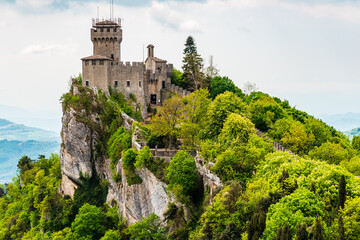 Fototapeta na wymiar Panorama of the castles and the village of San Marino