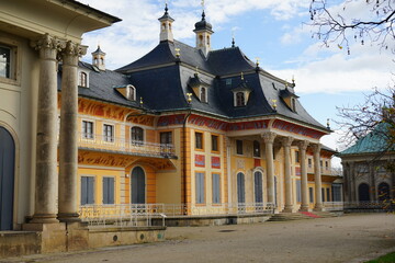 Fototapeta na wymiar Das Bergpalais im Schlosspark Pillnitz