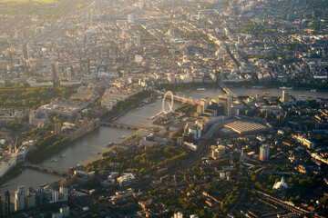 Aerial shot of the cityscape of London at daytime © Wirestock Exclusives