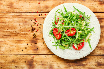 Salad with sun dried tomatoes and arugula