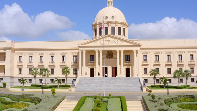 Low flight with in the Presidential Palace of
Dominican Republic, highlighting the beautiful gardens, and the national flag