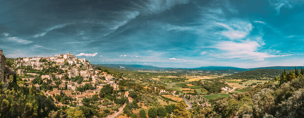 Fototapeta na wymiar Gordes, Provence, France. Beautiful Scenic View Of Medieval Hilltop Village Of Gordes. Sunny Summer Sky. Famous Landmark. panorama scenic view