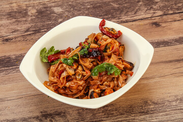 Asian wok noodle with mussels