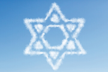 Jewish star from the clouds in the blue sky © Fotograf