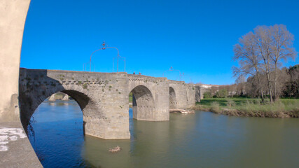 Obraz premium The River Aude and Old Bridge (Pont Vieux, 14th Cent) leading to Medieval town of Carcassonne (Cité), Languedoc-Roussillon, France.