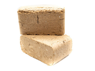 Holzbriketts isoliert auf weißen Hintergrund