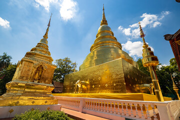 Naklejka premium Wat Phra Singh Woramahawihan (Gold Temple) in Chiang Mai, Thailand