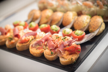 Cocktails, toasts et petits fours