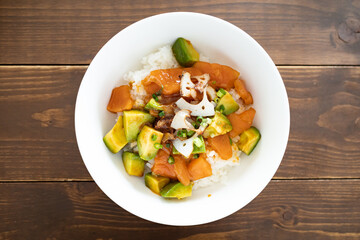 ポキ丼　サーモン　真俯瞰