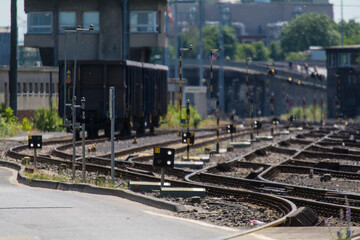 Fototapeta premium Güterbahnhof mit Gleisen und Weichen