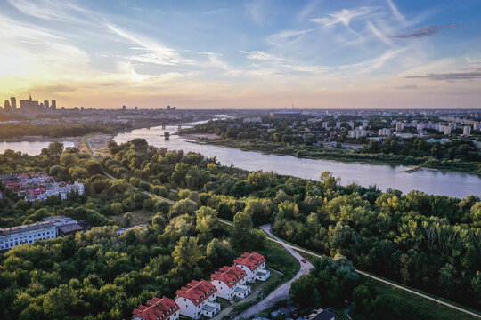 Fototapeta Vistula River in Warsaw, capital of Poland - view from Siekierki housing estate, part of Mokotw area