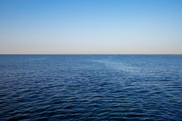Fototapeta premium Endless seascape with the horizon view