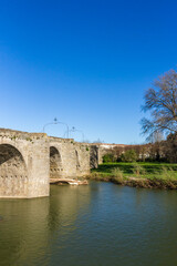 Obraz premium The River Aude and Old Bridge (Pont Vieux, 14th Cent) leading to Medieval town of Carcassonne (Cité), Languedoc-Roussillon, France.