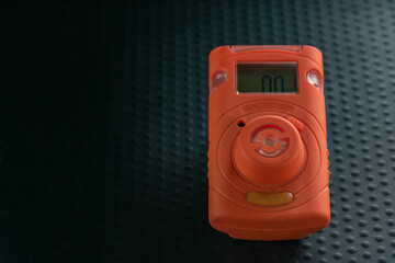 Device for measuring the lack of oxygen in the environment, mandatory in some transport of dangerous goods.