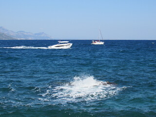 Obraz premium Boat on Turkish Mediterranean seaside landscape with mountains.