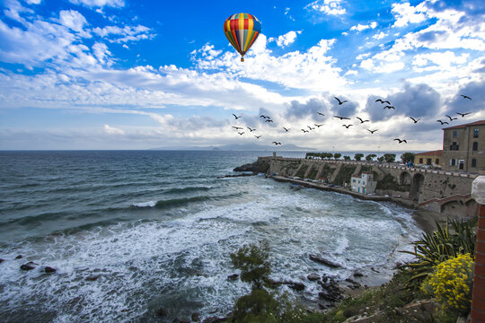 Mongolfiera  nel cielo di Piombino