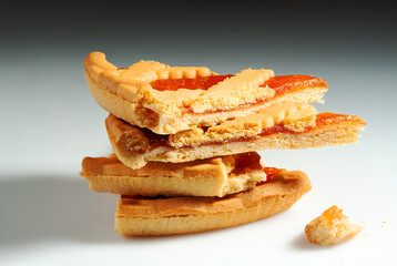 The pieces of apricot pie