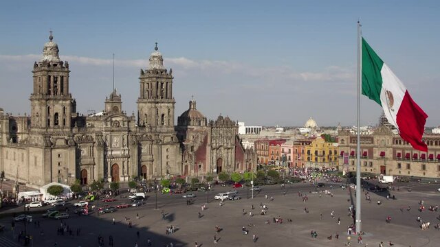 Loopable Time lapse giant flag in zocalo, mexico city
