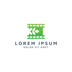 Fototapeta premium movie and leaf negative space logo design