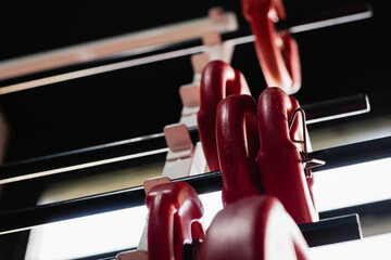 pesa o mancuerna disco recubierto de hierro y plastico en gimnasio fitness deporte fisico con...