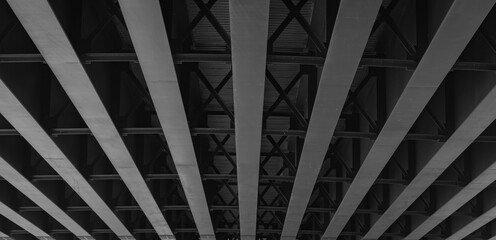 I-Beam structure of underside of wide bridge