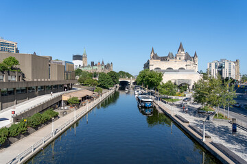 Obraz premium Ottawa, Ontario, Canada - August 8, 2020: Rideau Canal is shown in Ottawa, Ontario, Canada. The Rideau Canal (Rideau Waterway) connects Ottawa to Lake Ontario and the Saint Lawrence River. 