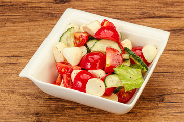 Salad with vegetables and mozzarlla