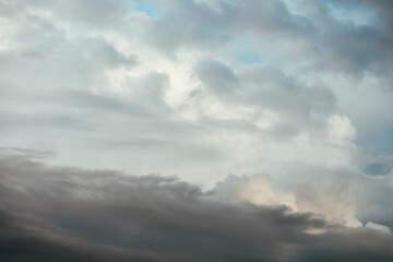 Naklejka premium Dramatic sky with stormy clouds