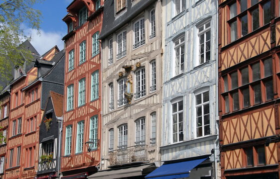 Ville de Rouen, façades colorées et maisons à colombages du centre historique, département de Seine-Maritime, France